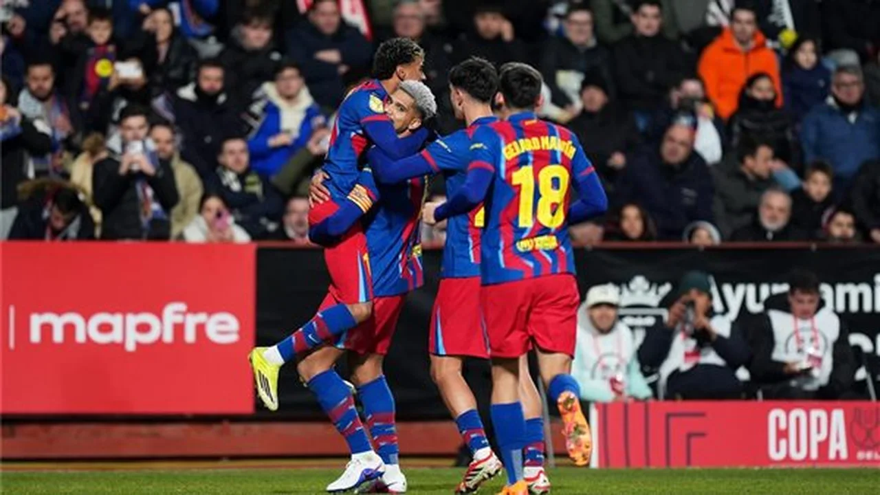 صدام مرتقب بين برشلونة وفياريال وتفاصيل موعد اللقاء والتشكيل المنتظر للفريقين الكتالوني والغواصات